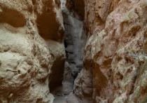 Walking inside Mars Canyon