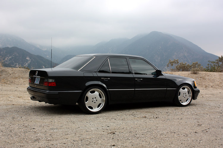 Transport Mercedes-Benz W124 | VisitKarakol.com